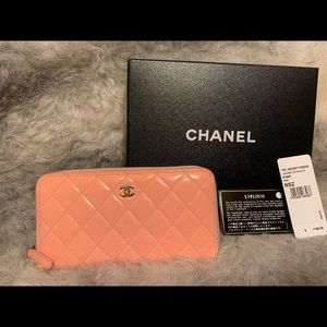 Auth CHANEL wallet zip all around patent leather